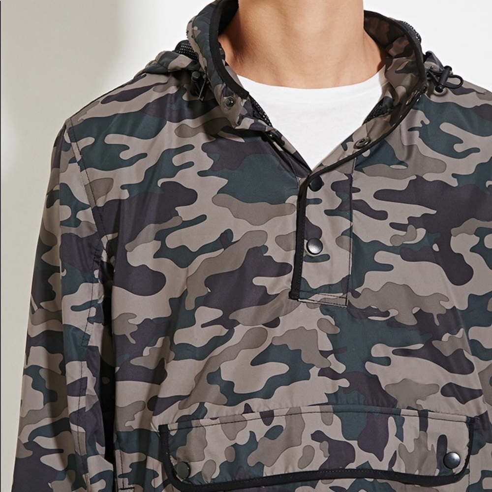 F21 camo windbreaker (S)